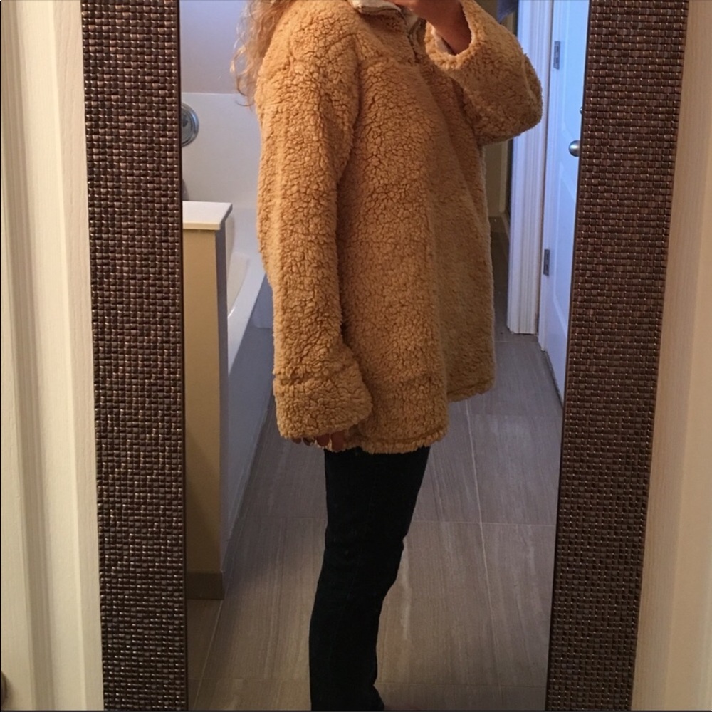 Sherpa Pullover - Picture 5 of 5